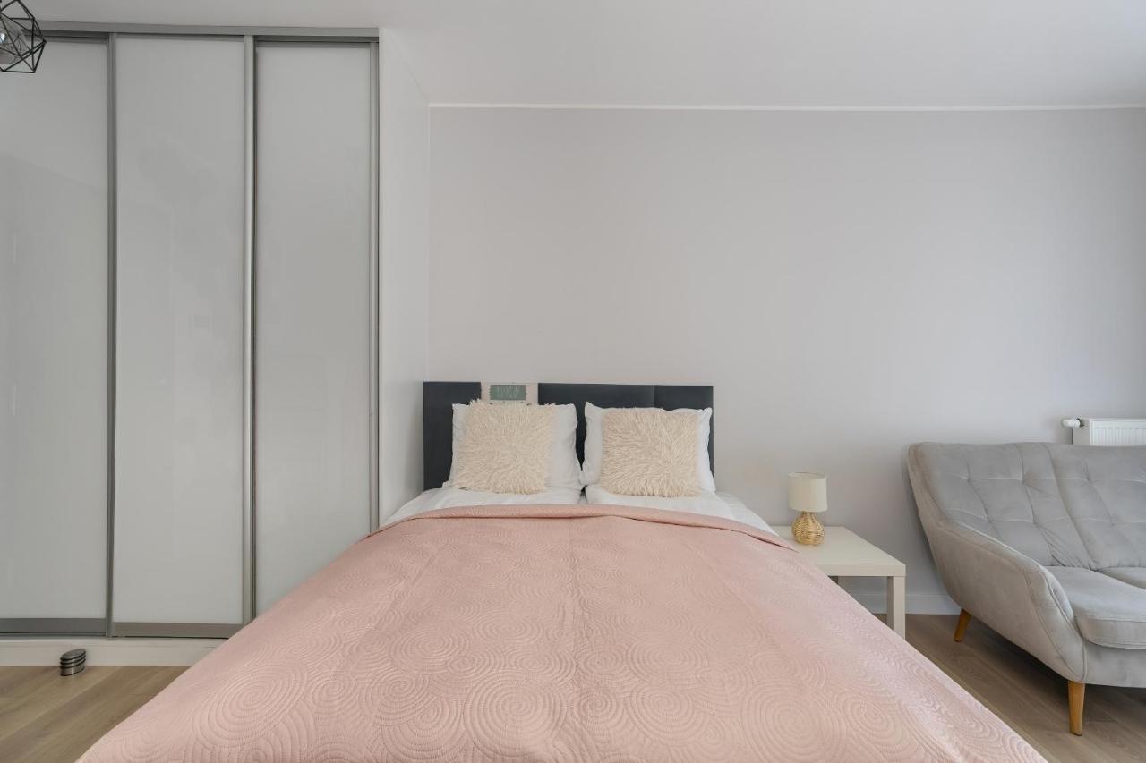 Stylish & Comfy Garbary Apartments With Parking By Noclegi Renters พอซนาน ภายนอก รูปภาพ
