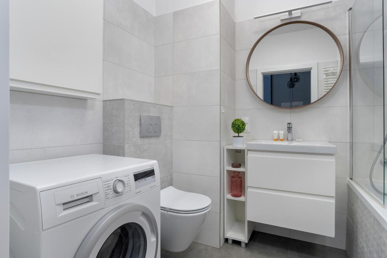 Stylish & Comfy Garbary Apartments With Parking By Noclegi Renters พอซนาน ภายนอก รูปภาพ