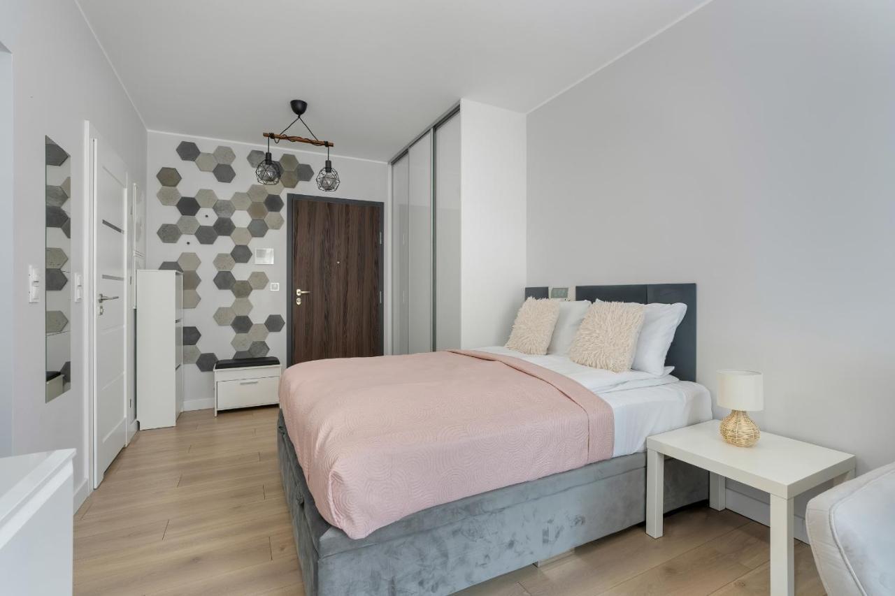 Stylish & Comfy Garbary Apartments With Parking By Noclegi Renters พอซนาน ภายนอก รูปภาพ