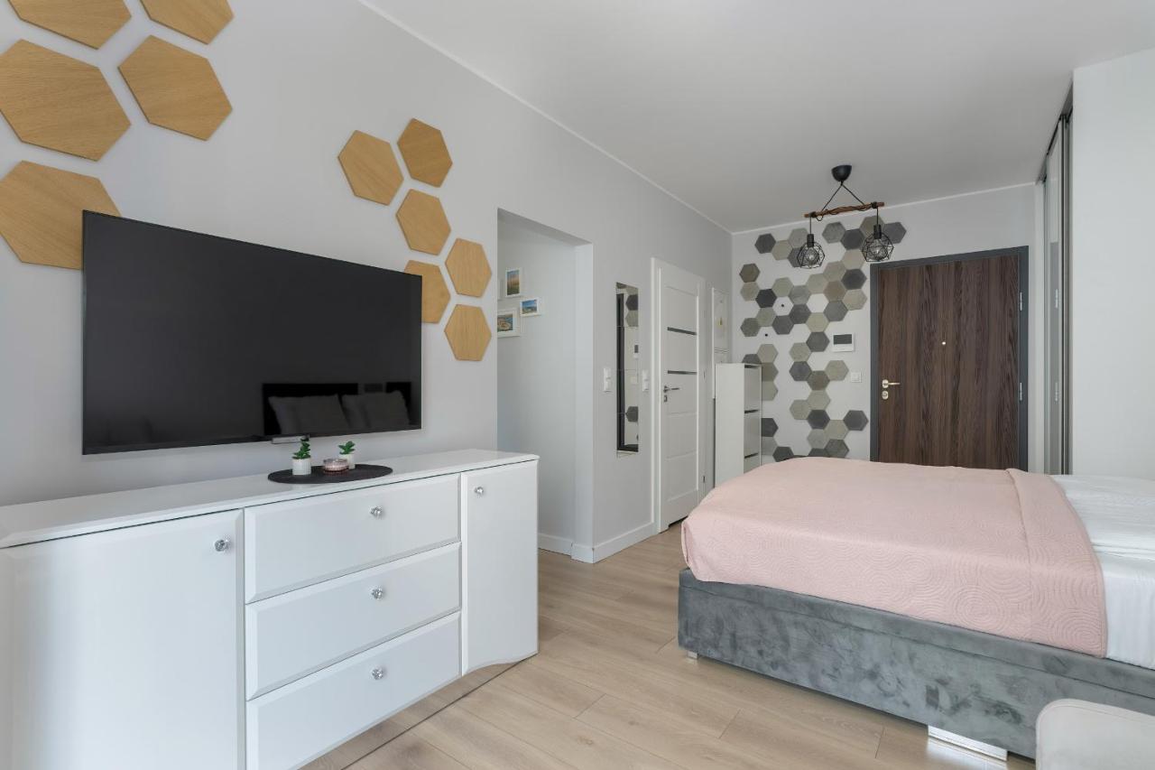 Stylish & Comfy Garbary Apartments With Parking By Noclegi Renters พอซนาน ภายนอก รูปภาพ
