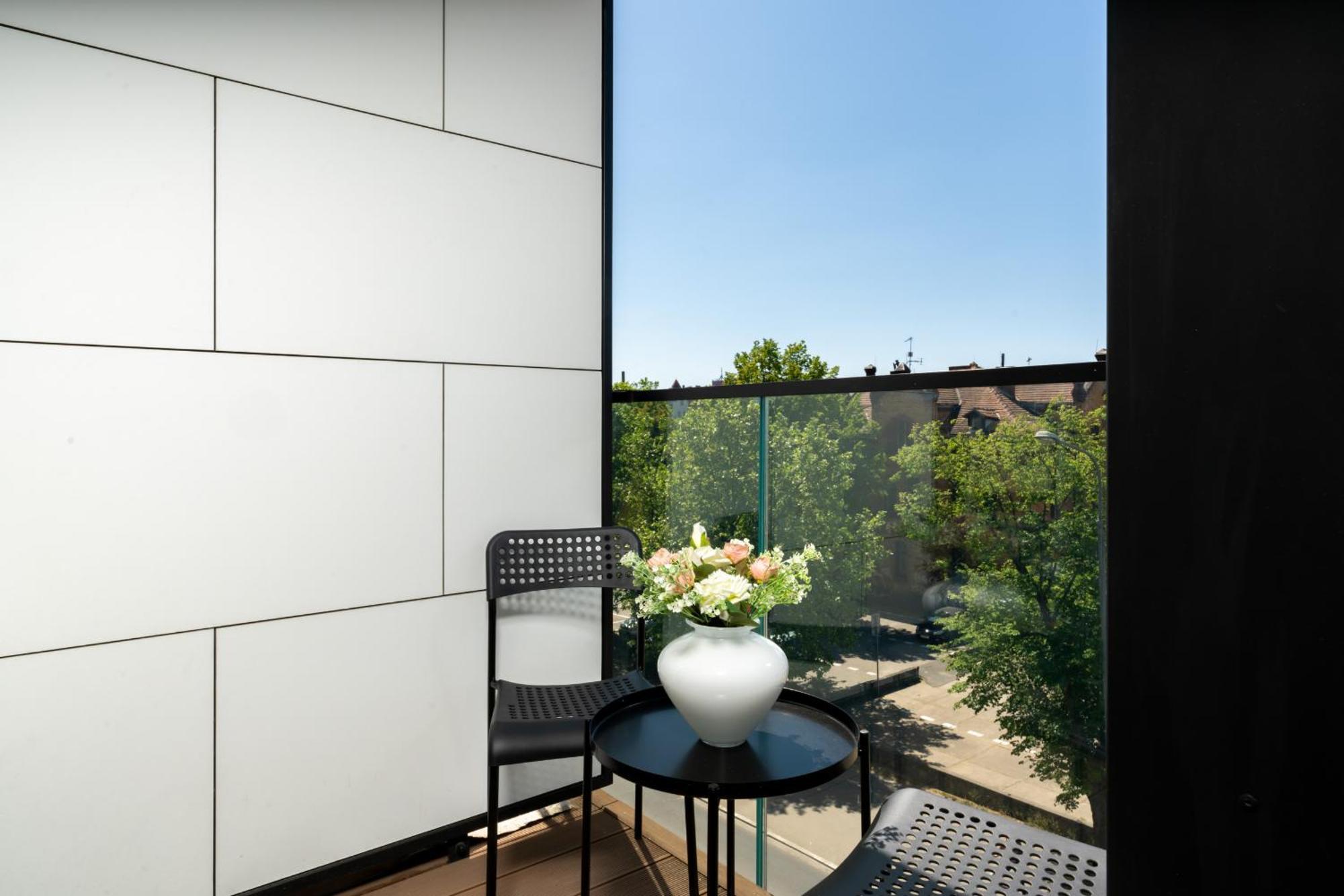 Stylish & Comfy Garbary Apartments With Parking By Noclegi Renters พอซนาน ภายนอก รูปภาพ